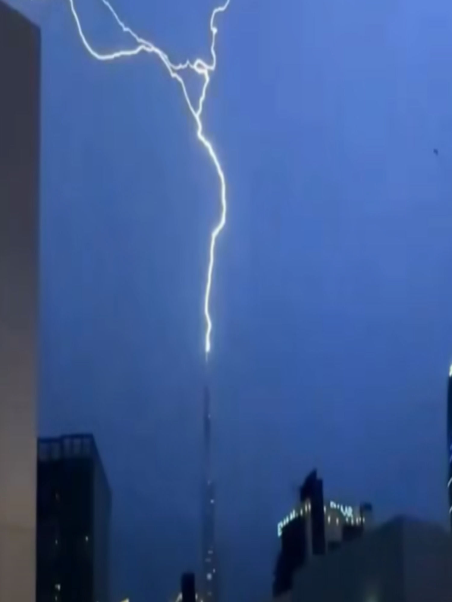 Lightning strikes Burj Khalifa amid rare storm — Spectacle of nature or sign of unusual weather patterns?